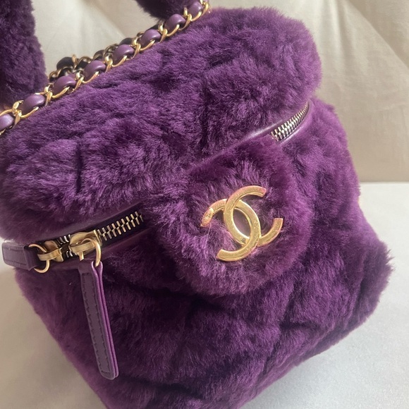 Chanel Shearling Lambskin Top Handel Vanity Bag - Picture 9 of 16